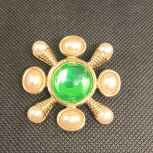 Kenneth Jay Lane Gold Tone Faux Pearl Brooch/Pendant